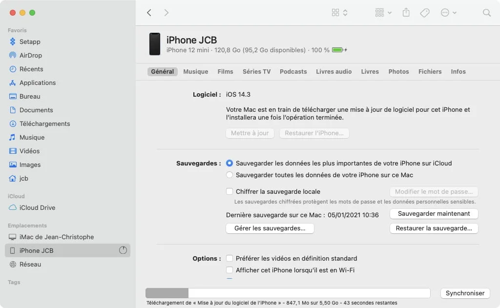 telechargement en cours iOS 14.4 depuis le Finder macOS