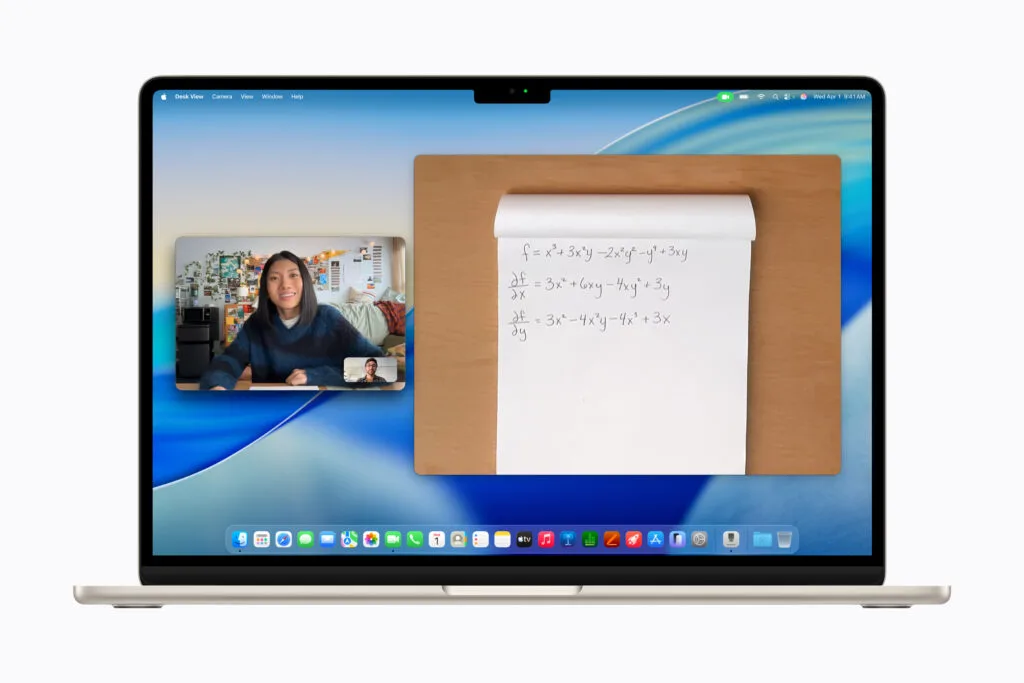 Apple-MacBook-Air-Desk-View
