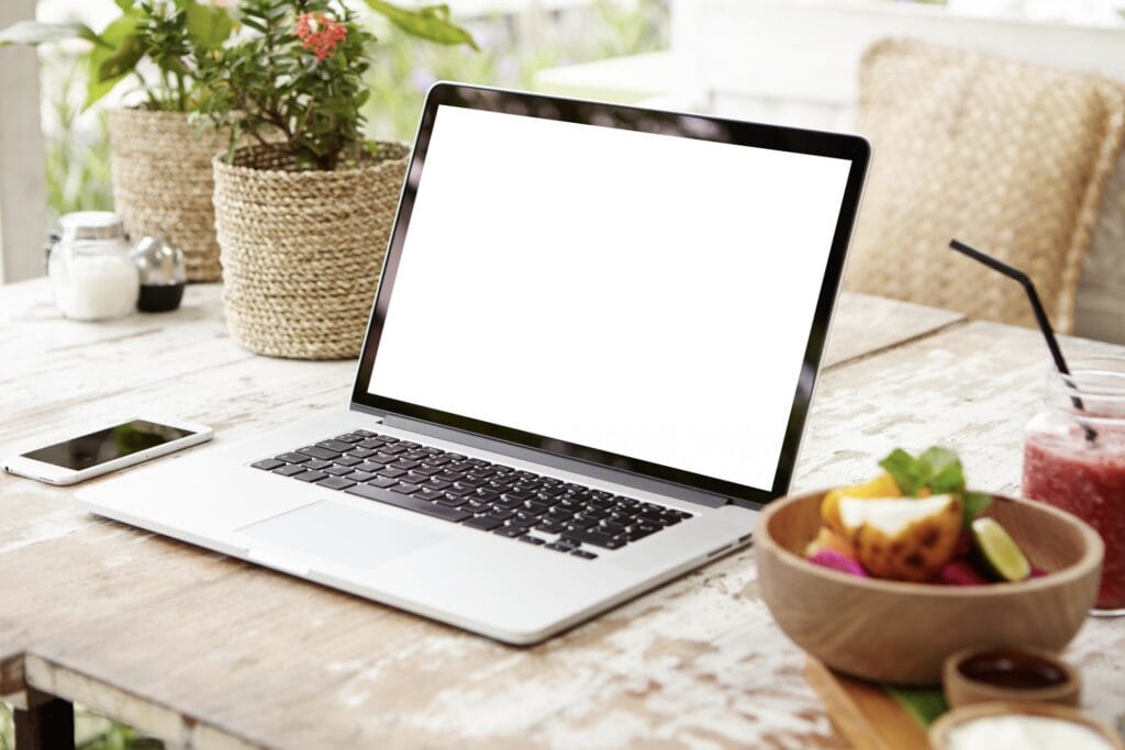 Télétravail sur Mac : comment décrocher et réussir un emploi 100% remote dans la tech 2 macbook teletravail