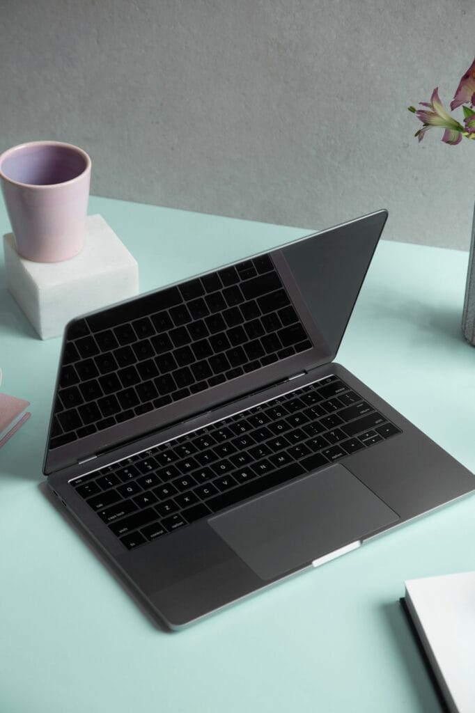 Télétravail sur Mac : comment décrocher et réussir un emploi 100% remote dans la tech 1 teletravail mac